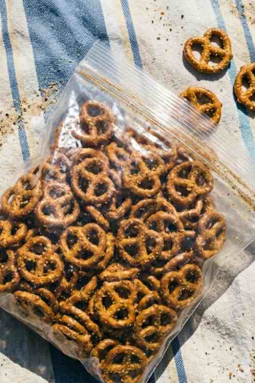 Easy Seasoned Pretzels Recipe – Crunchy, Flavorful Snack Mix in Minutes