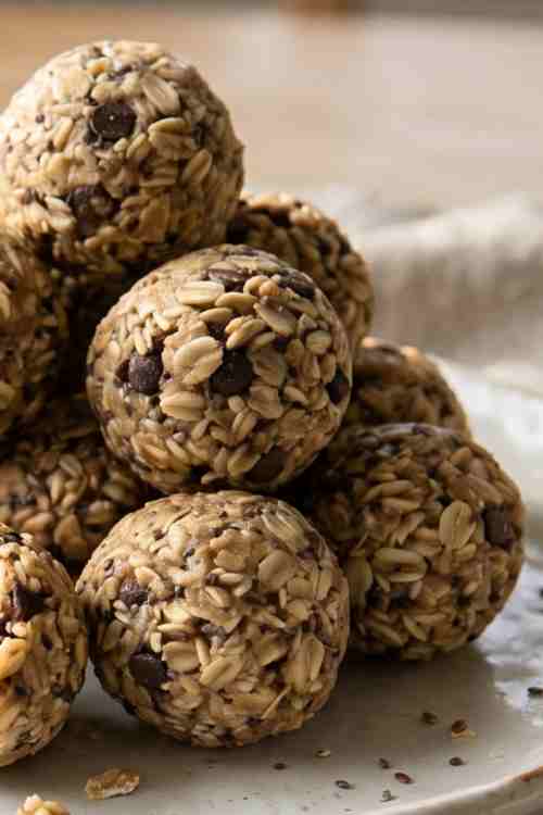 No Bake Chocolate Chip Oatmeal Energy Balls